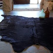 alfombra vaca negra